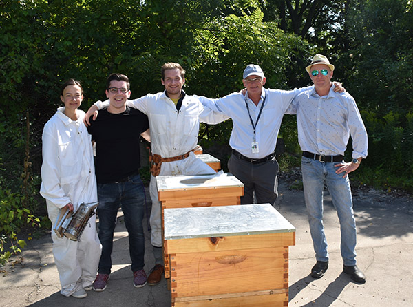 Group of researchers working on the honey bee probiotics project
